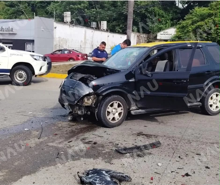 Accidente entre vehículo particular y combi deja al menos cuatro lesionados en la carretera Costera