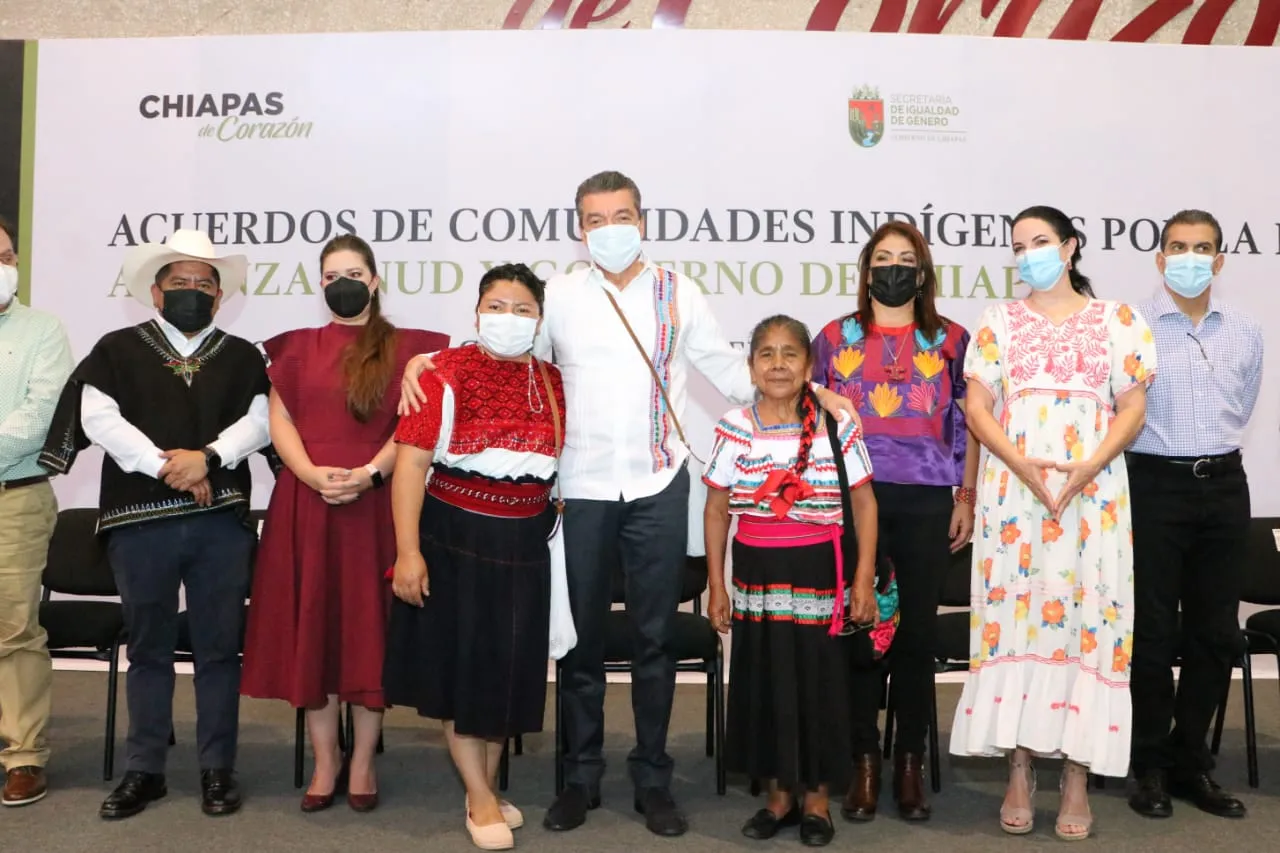 Entrega Rutilio Escandón kits de autoempleo, certificados de capacitación y apoyos tecnológicos