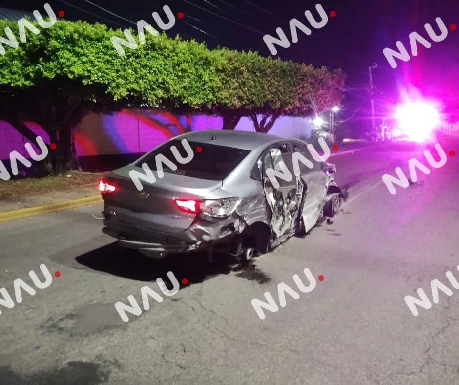 Conductor huye tras chocar y abandonar automóvil en Tapachula