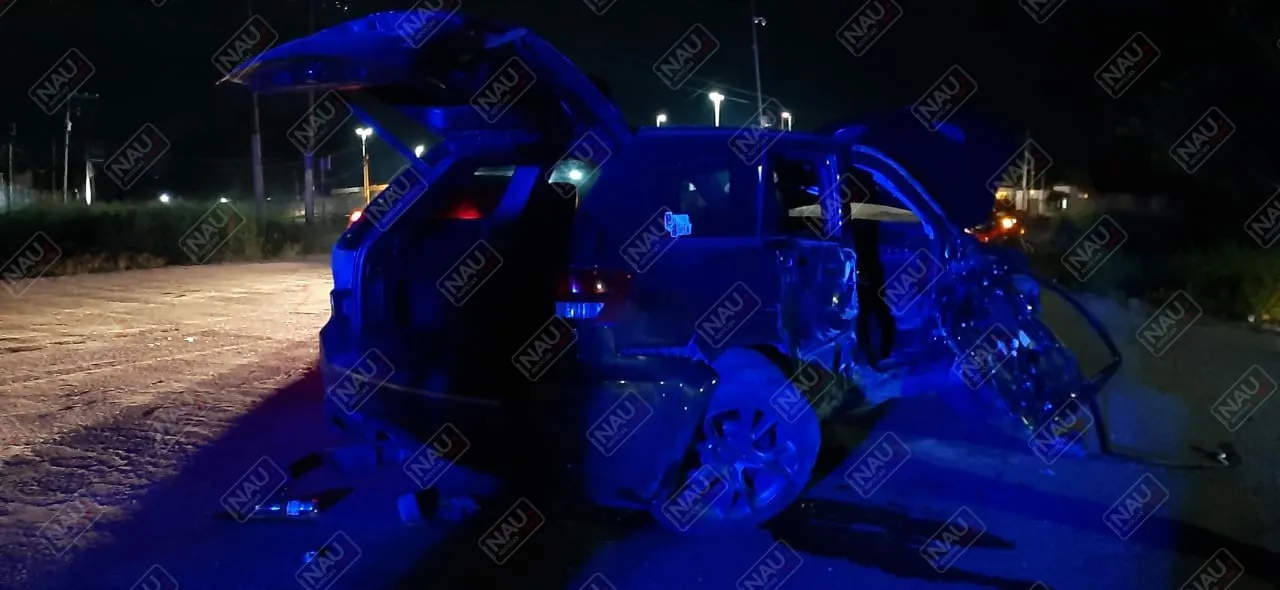 Reducida en chatarra queda camioneta