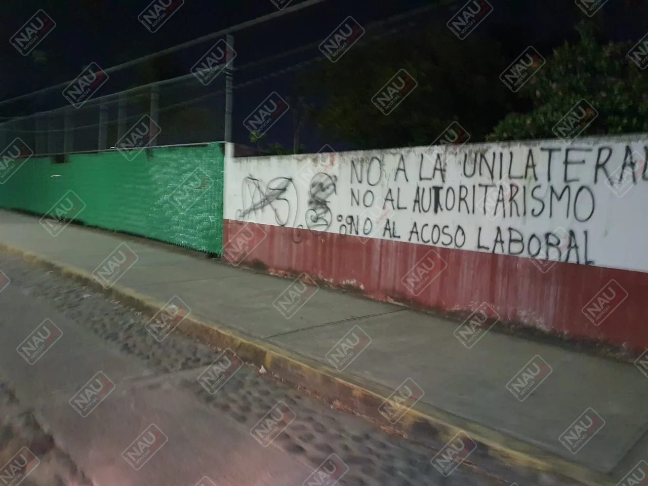 Aparecen bardas pintadas con insignias de las bandas