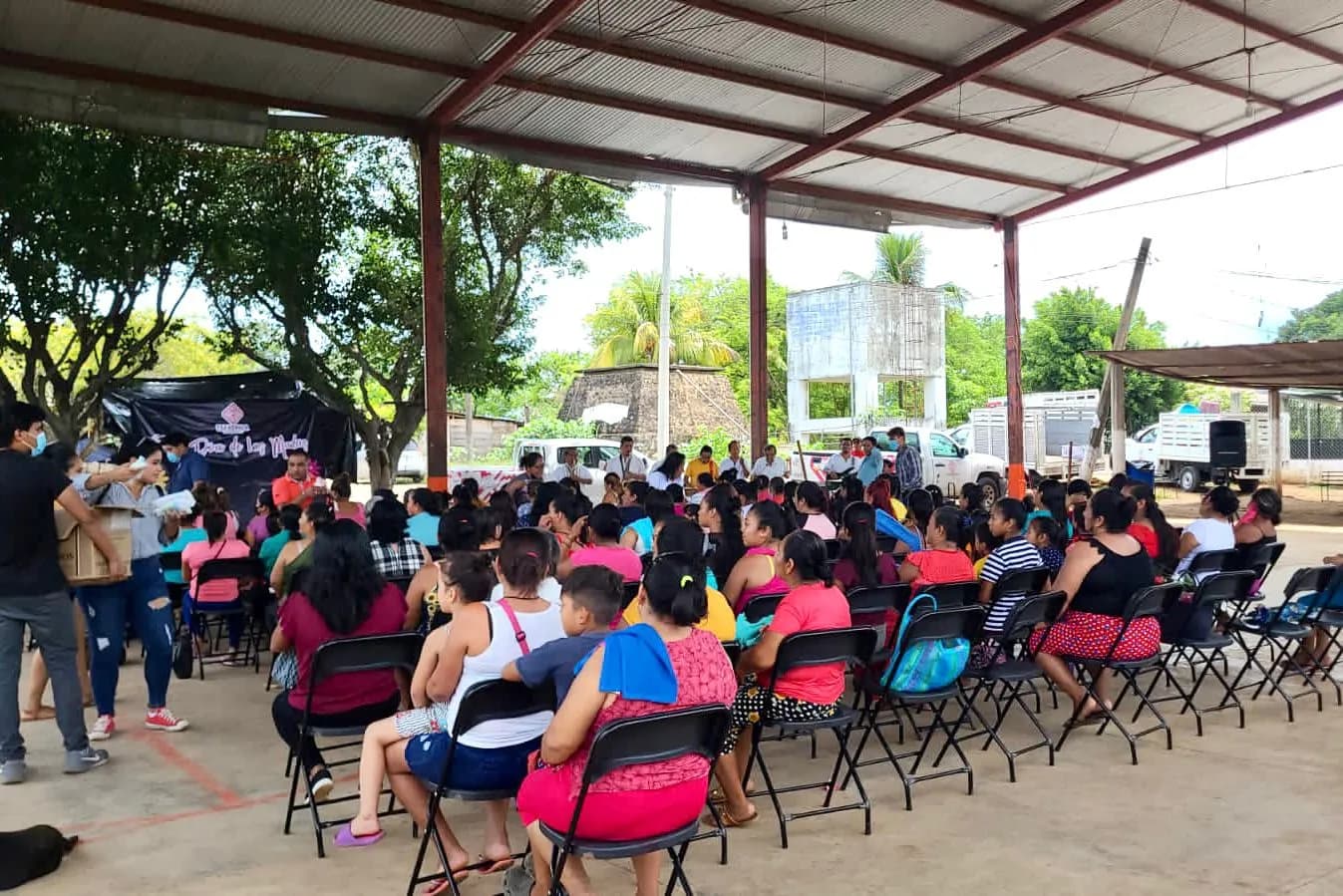 AYUNTAMIENTO DE TAPACHULA FESTEJA A LAS MADRES DE COMUNIDADES RURALES