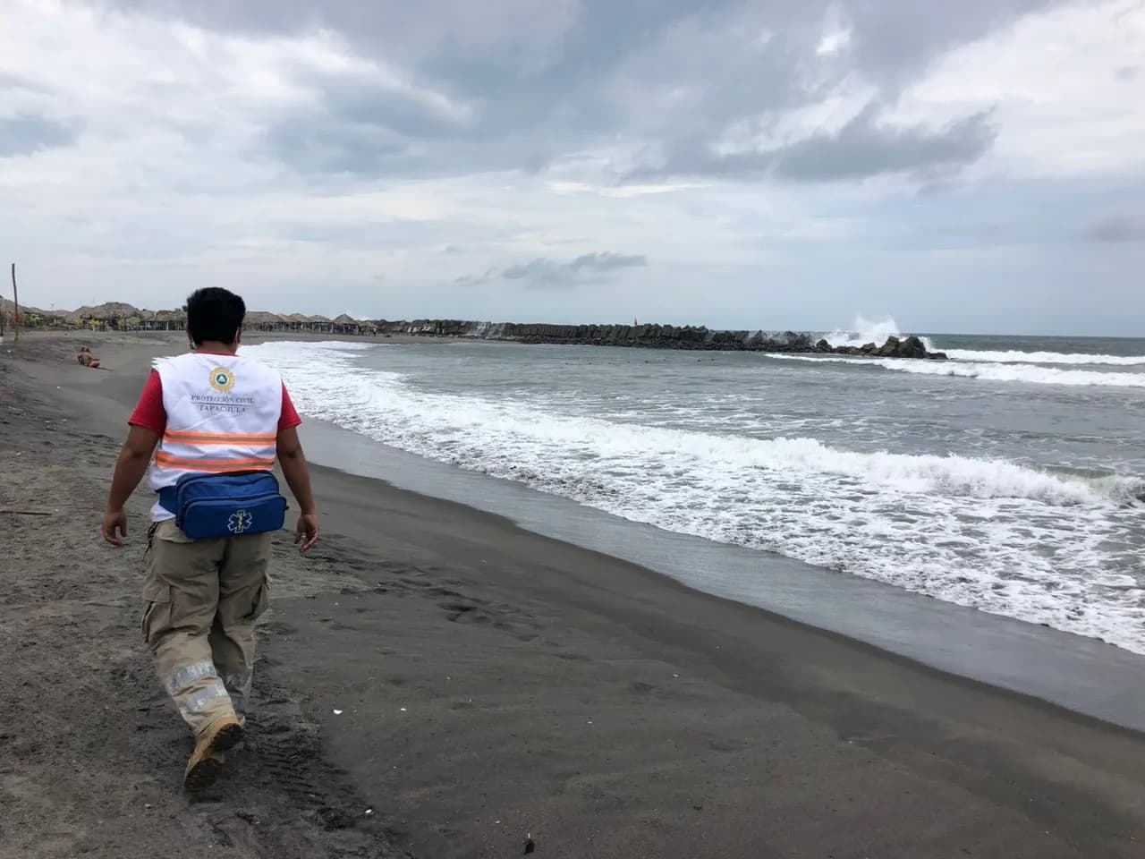 PROTECCIÓN CIVIL EXHORTA A EXTREMAR PRECAUCIONES POR MAR DE FONDO EN PLAYAS DE TAPACHULA