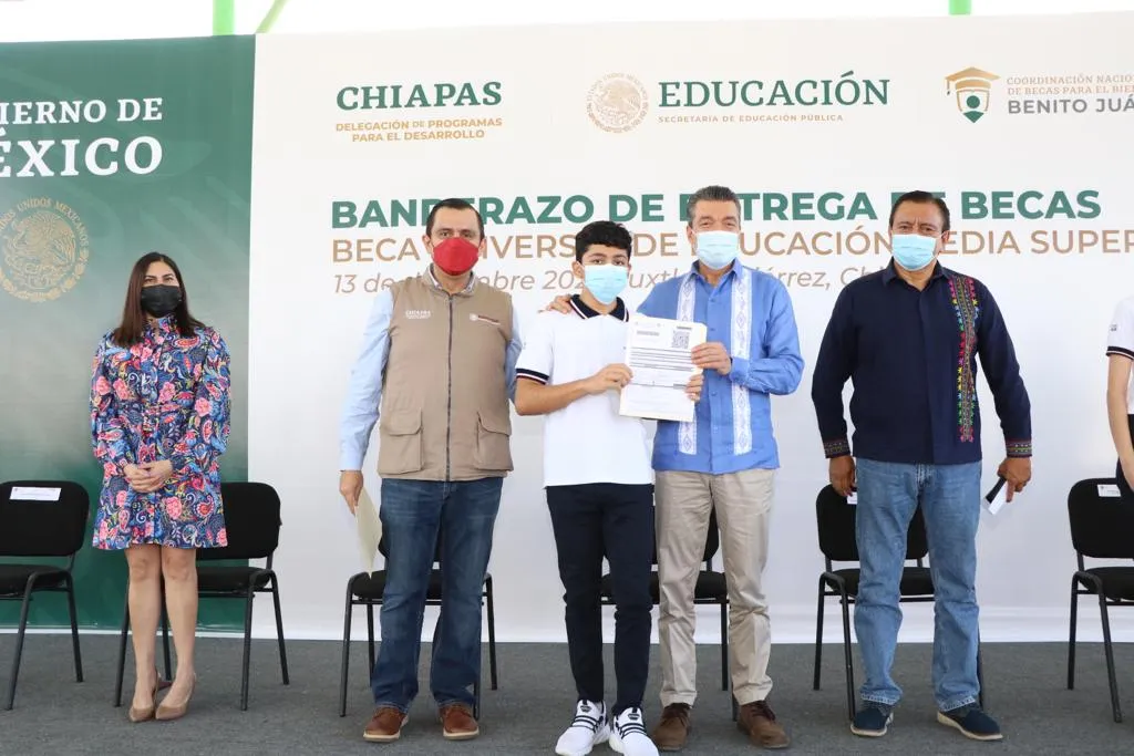 Encabeza Rutilio Escandón arranque de entrega de becas a estudiantes de Educación Media Superior