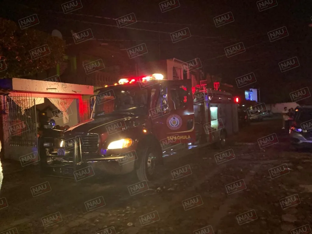 Veladora ocasiona incendio en la planta alta de un domicilio en Laureles de Tapachula