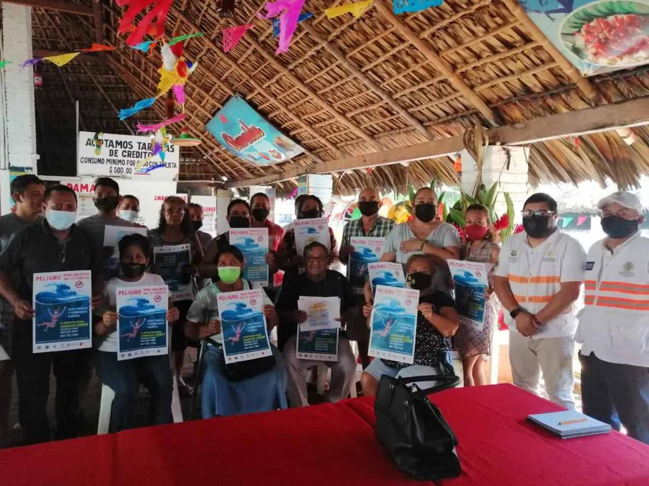 CAPACITAN A PRESTADORES DE SERVICIO EN LAS PLAYAS DE PUERTO MADERO SOBRE MEDIDAS PREVENTIVAS