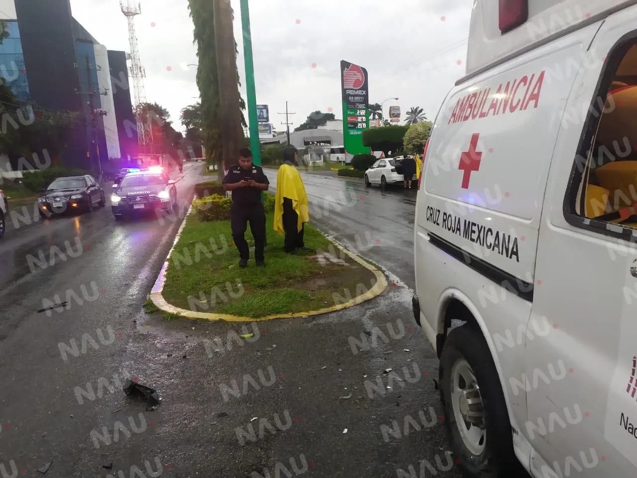 Taxi se da a la fuga tras hacer corte de circulación