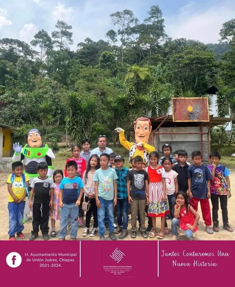 Alcalde de #UniónJuárez, Isaías Verdugo Roblero, celebra #DiaDelNiñoyLaNiña, en el Ejido Los Alpes