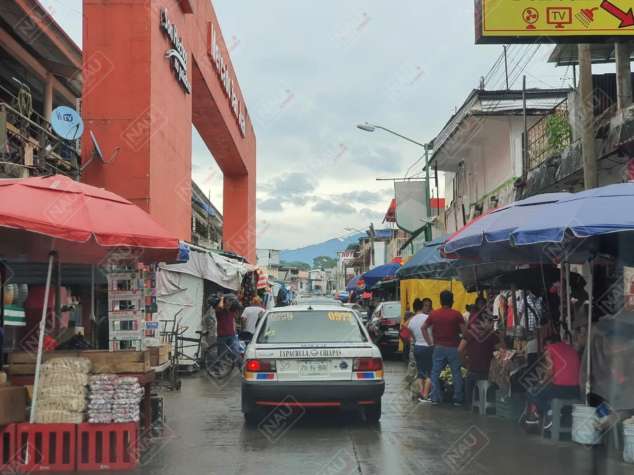 Roban motocicleta en el mercado San Juan