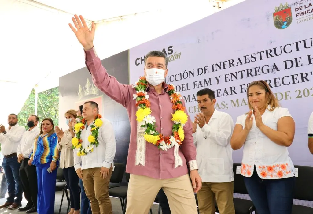 En Cacahoatán, inaugura Rutilio Escandón construcción de aulas en Escuela Preparatoria “Jaime Sabines”