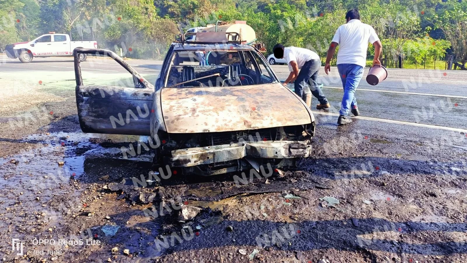 Falla mecánica ocasionó un incendio a un vehículo en Huehuetán