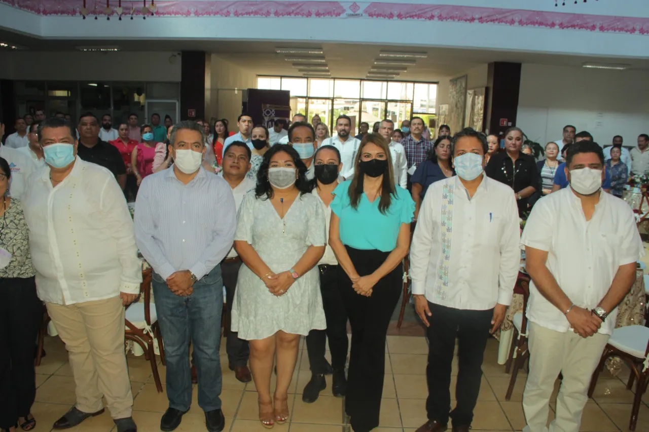 ENCABEZA ROSY URBINA CLAUSURA DEL FORO DEL DÍA DEL ABOGADO