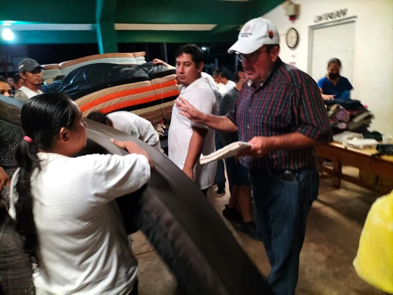 AYUNTAMIENTO ATENDIÓ A DAMNIFICADOS DE VIVA MÉXICO TRAS LAS LLUVIAS DEL DOMINGO