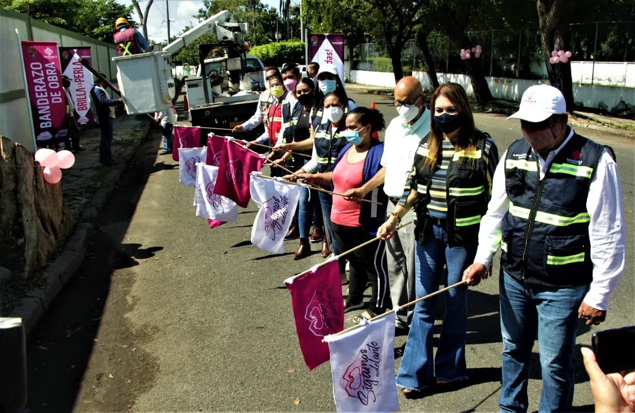 ROSY URBINA DA BANDERAZO A CONSTRUCCIÓN DE ALUMBRADO PÚBLICO EN LA COLONIA 16 DE SEPTIEMBRE