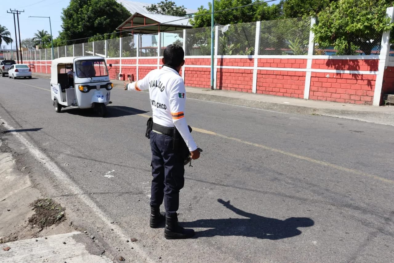 Vialidad Municipal de Tuxtla Chico brinda atención a instituciones educativas