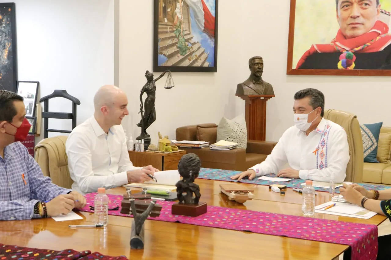 Rutilio Escandón se reúne con el secretario técnico del Gabinete de Presidencia de la República, Carlos Torres