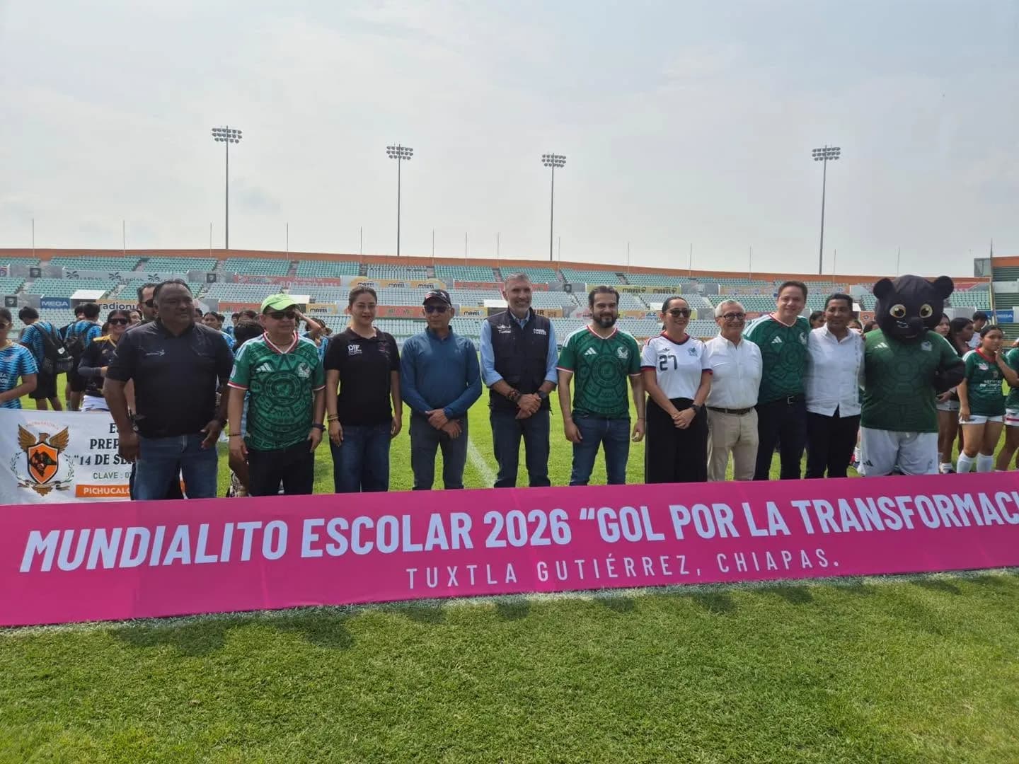 Elmer de Jesús acompaña a estudiantes del COBACH 21 que representan a Suchiate en el Mundialito 2026
