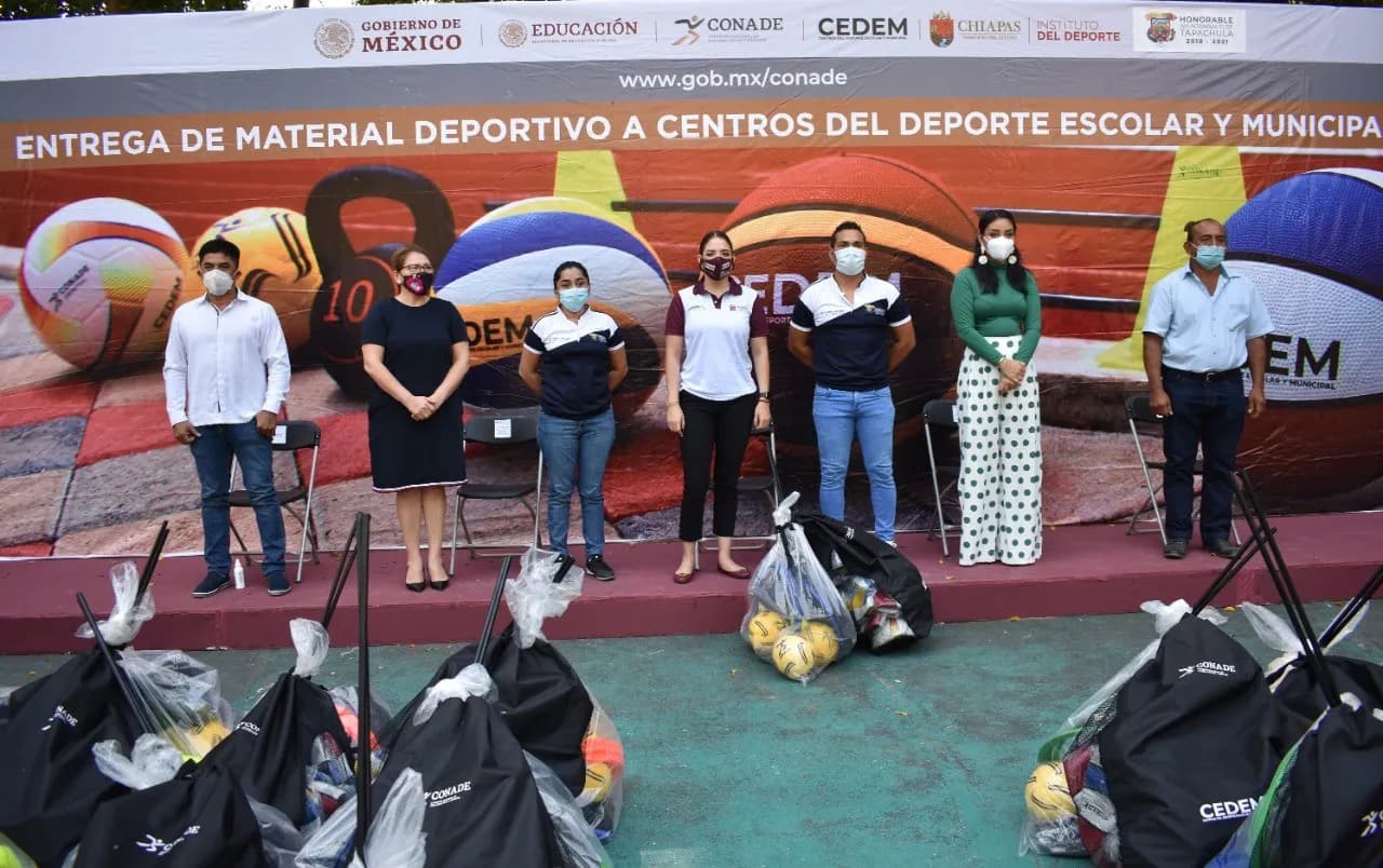 AYUNTAMIENTO RECIBE MATERIAL DEPORTIVO PARA CENTROS DEL DEPORTE ESCOLAR Y MUNICIPAL