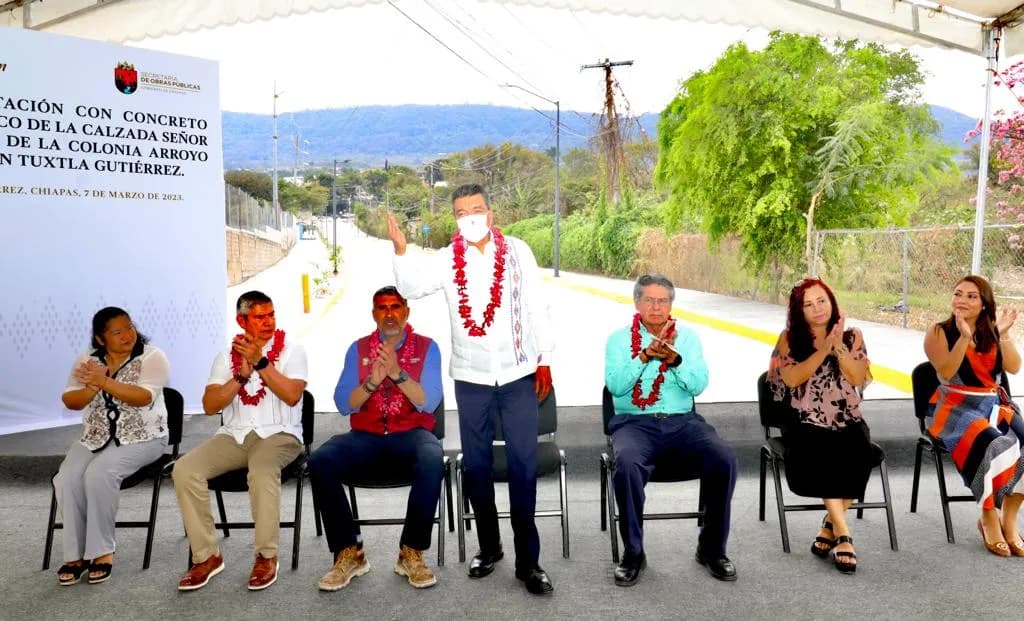 En Tuxtla Gutiérrez, Rutilio Escandón inaugura pavimentación de calles en la Colonia Arroyo Grande
