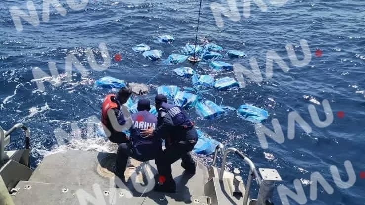 Asegura SEMAR 1300 paquetes de droga en altamar