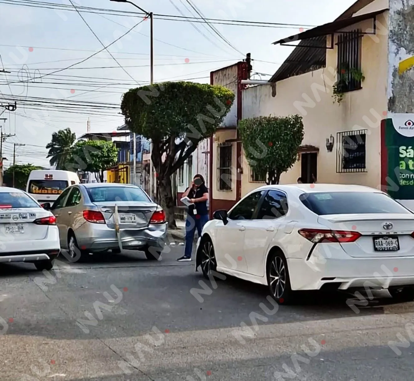 Conductora huye tras provocar accidente por alcance en pleno centro de Tapachula