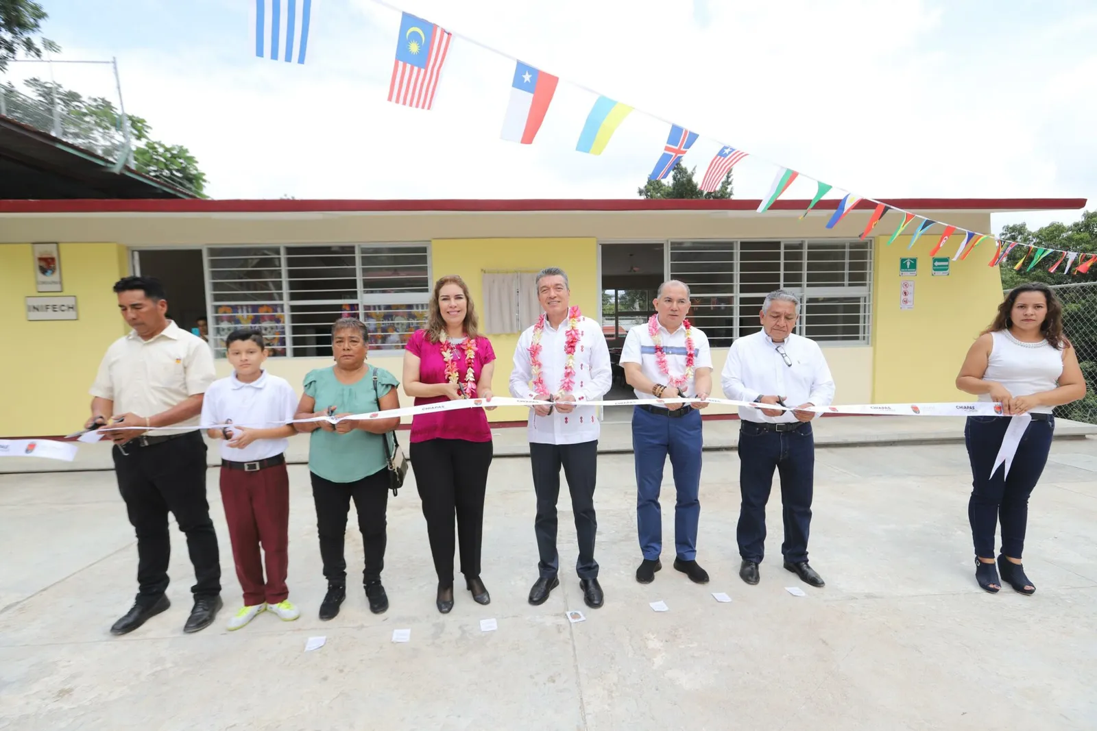 Rutilio Escandón inaugura aulas en la Escuela Primaria Salvador Urbina, en Tuxtla Gutiérrez