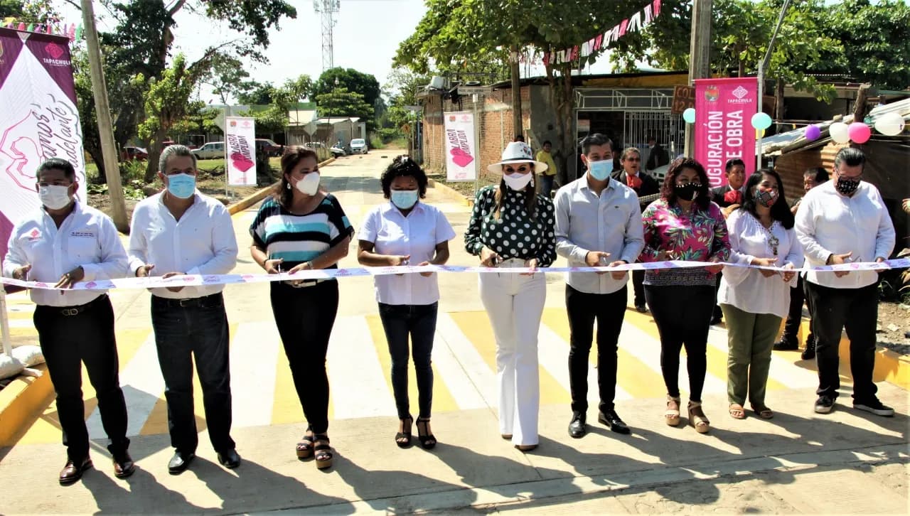 ROSY URBINA ENTREGA NUEVAS OBRAS EN COLONIAS DEL SUR-ORIENTE DE TAPACHULA