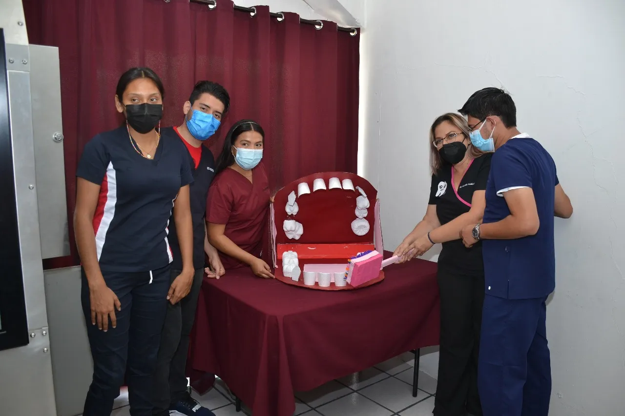 ESTUDIANTES RECIBEN PLÁTICA SOBRE PREVENCIÓN DE CARIES INFANTIL EN TAPACHULA