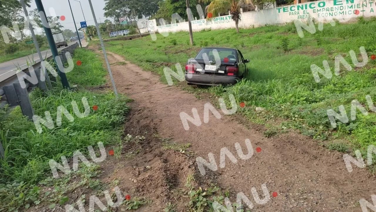 Se salió de la carretera y solo se registraron daños