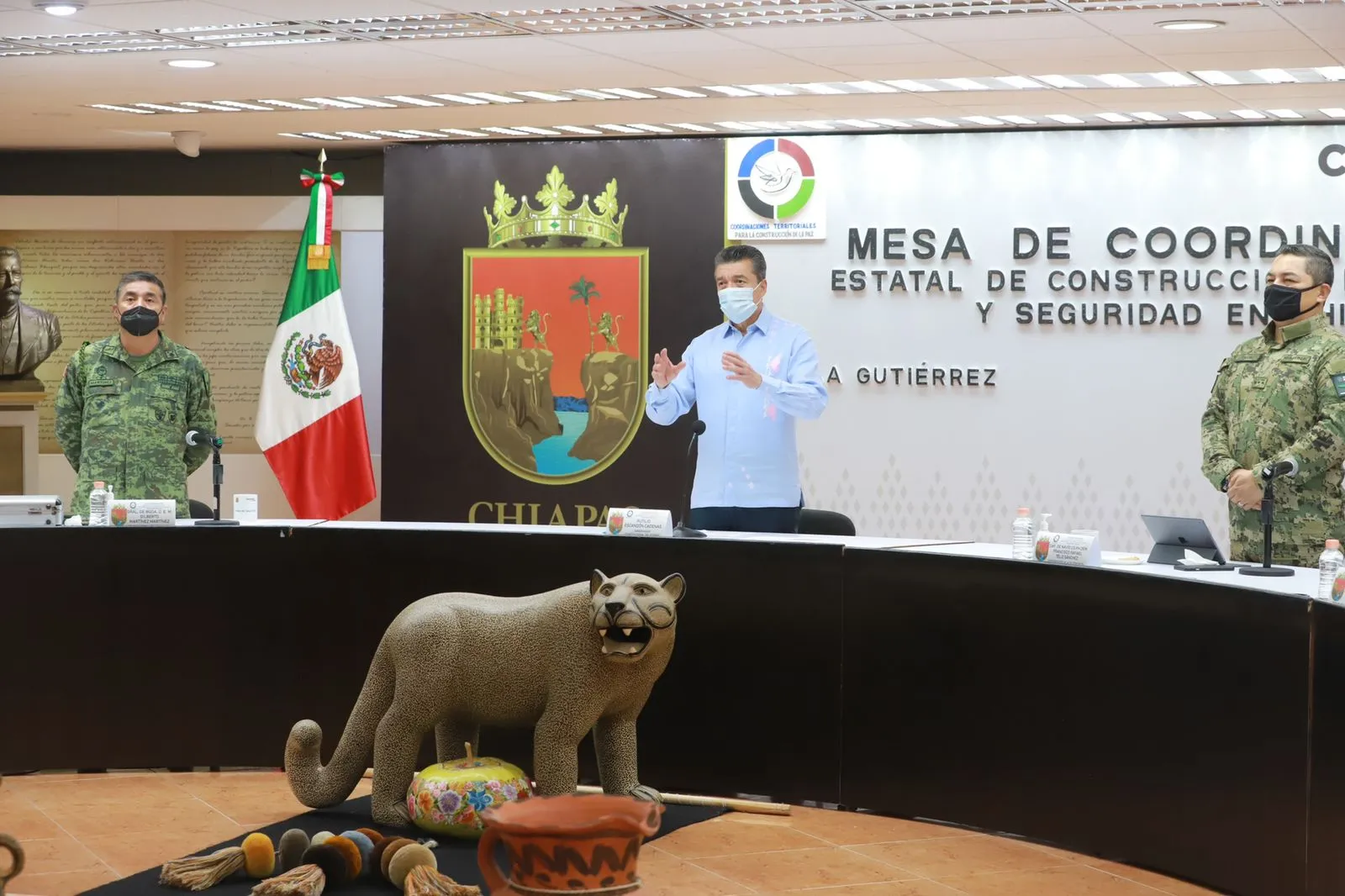 Llama Rutilio Escandón a vacunarse contra COVID-19 para proteger la salud y vida