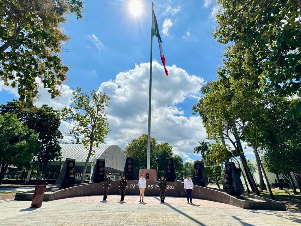 Asiste Rutilio Escandón a ceremonia inaugural del Hemiciclo a los Niños Héroes en la VII Región Militar