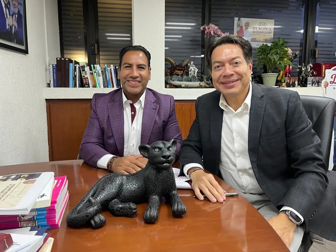 Eduardo Ramírez y Mario Delgado dialogan sobre la beca para estudiantes de secundaria