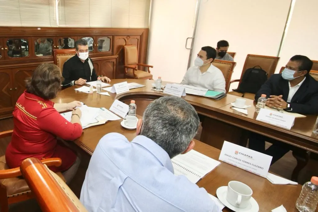Rutilio Escandón se reúne con integrantes de la Gerencia Regional División Sur-Sureste de la CFE