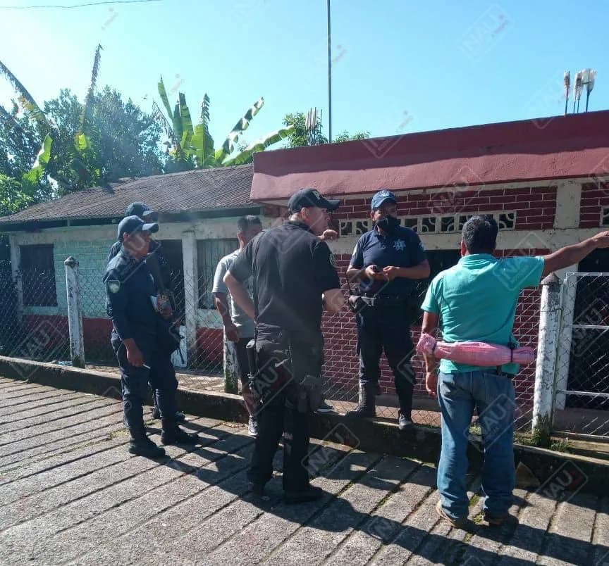 Asaltan dos unidades de pasaje en el ejido el Aguila; Botin más de 50 mil pesos