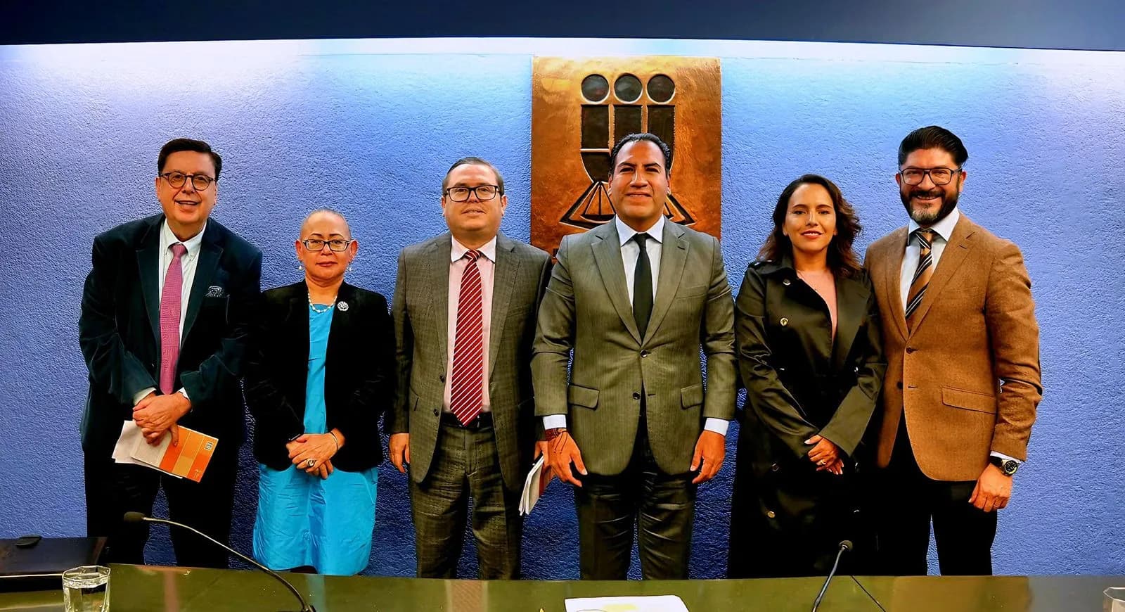 Eduardo Ramírez asiste a la presentación del libro “Democracia Plebiscitaria y Estado de Derecho”