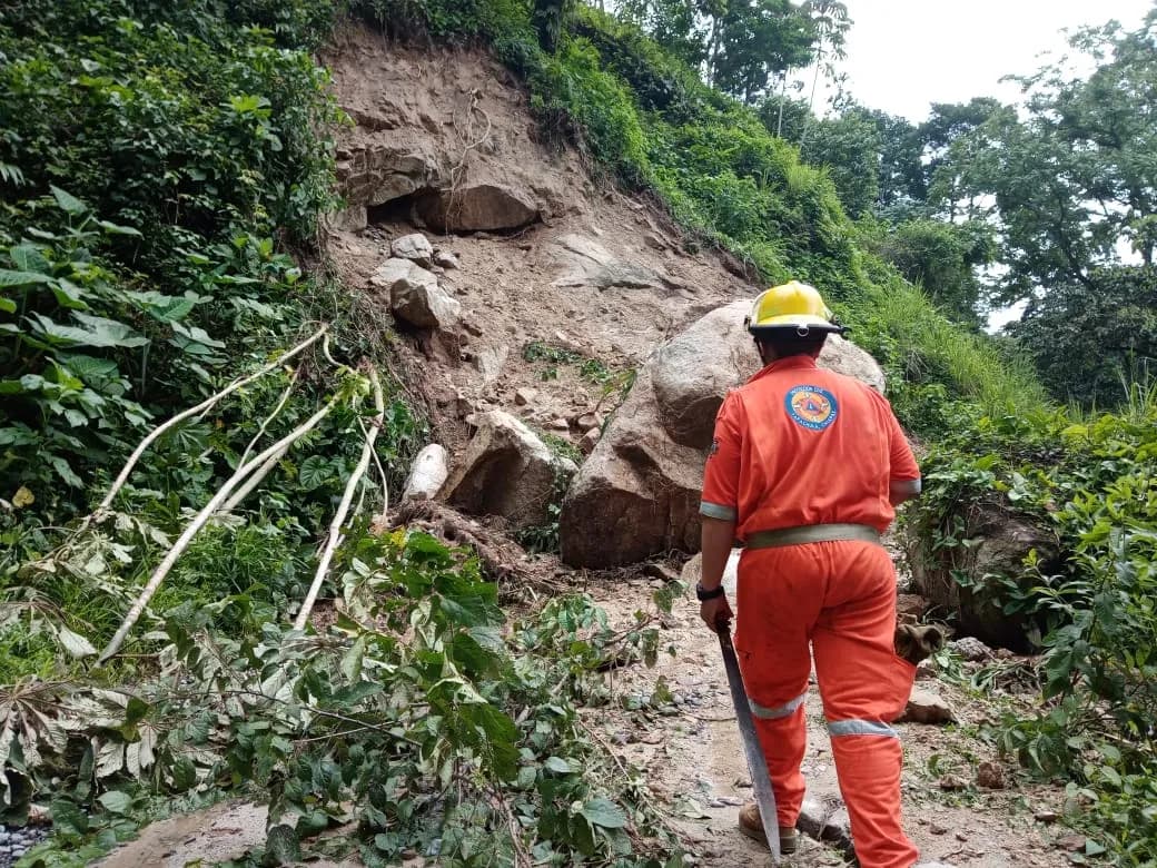 SE ATIENDEN DESLAVES A CAUSA DE LAS LLUVIAS EN LA ZONA MEDIA ALTA DE TAPACHULA
