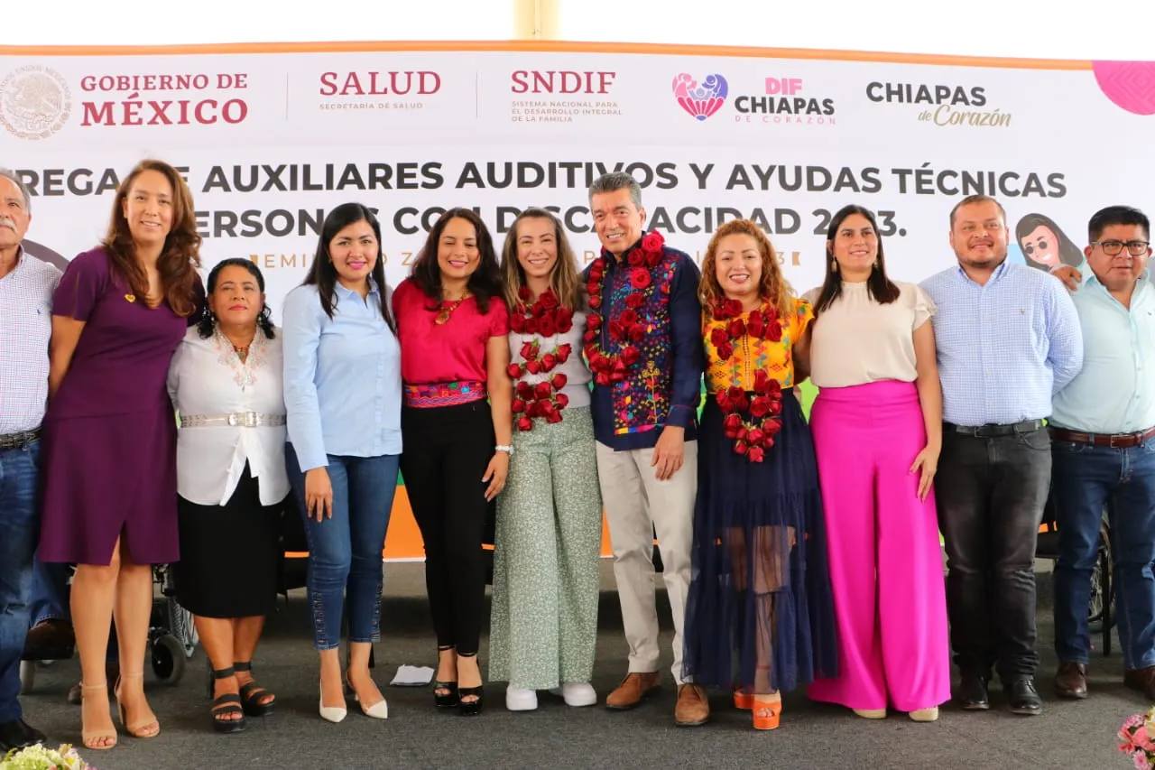 Entrega Rutilio Escandón auxiliares auditivos y ayudas técnicas a personas con discapacidad de la región De Los Llanos