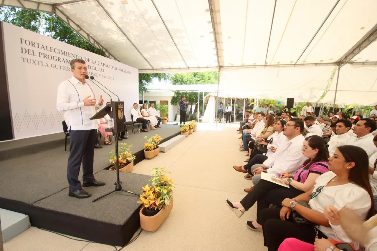 Equipan unidades médicas para fortalecer integralmente la salud bucal en Chiapas