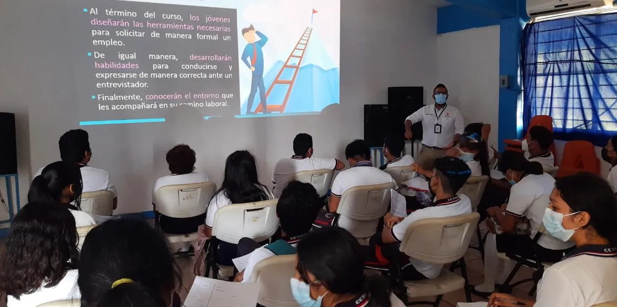 JÓVENES SE CAPACITAN PARA OBTENER SU PRIMER EMPLEO EN TAPACHULA