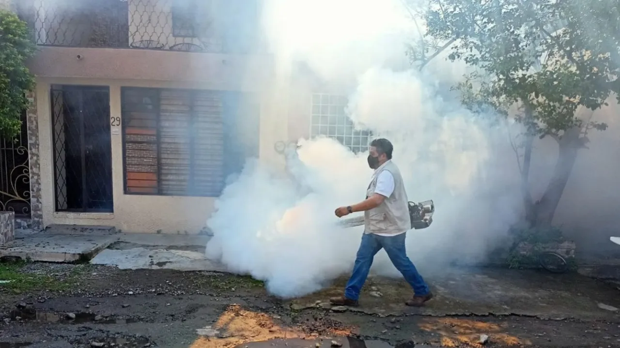 POR LA SALUD DE TODOS, SE APLICAN MECANISMOS PARA LA PREVENCIÓN DE ARBOVIRUS EN TAPACHULA