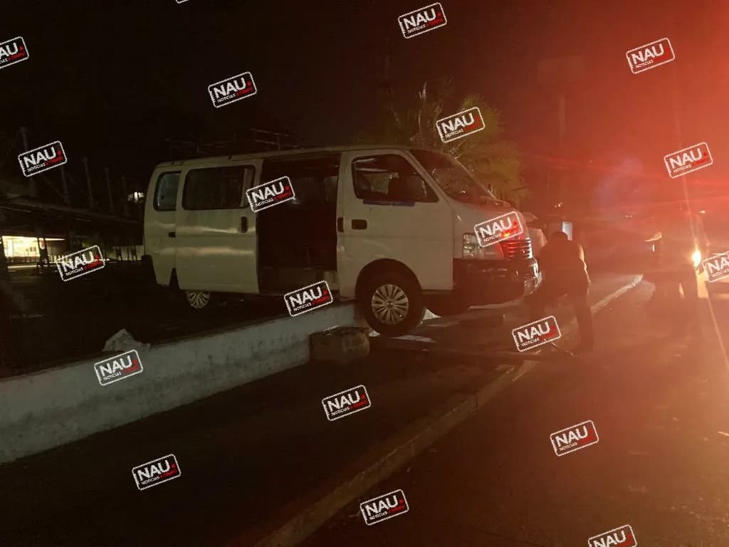 Mujer prende vehículo sin saber manejar.