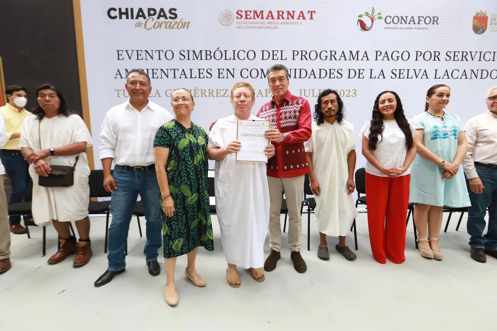 Entrega Rutilio Escandón apoyos del Programa Pagos por Servicios Ambientales en la Selva Lacandona