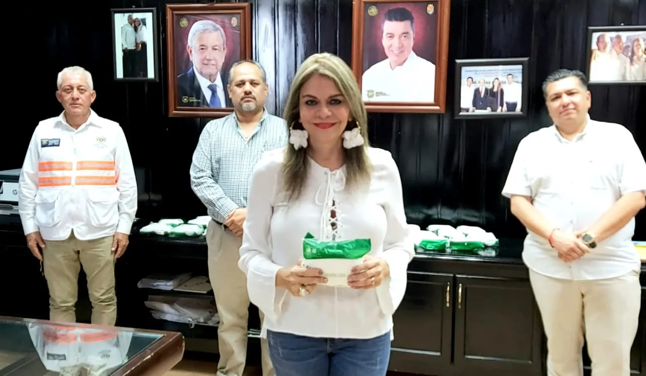 RECIBE PRESIDENTA ROSY URBINA DONACIÓN DE 250 CUBREBOCAS N95 QUE SERÁN DESTINADOS A CLÍNICA COVID