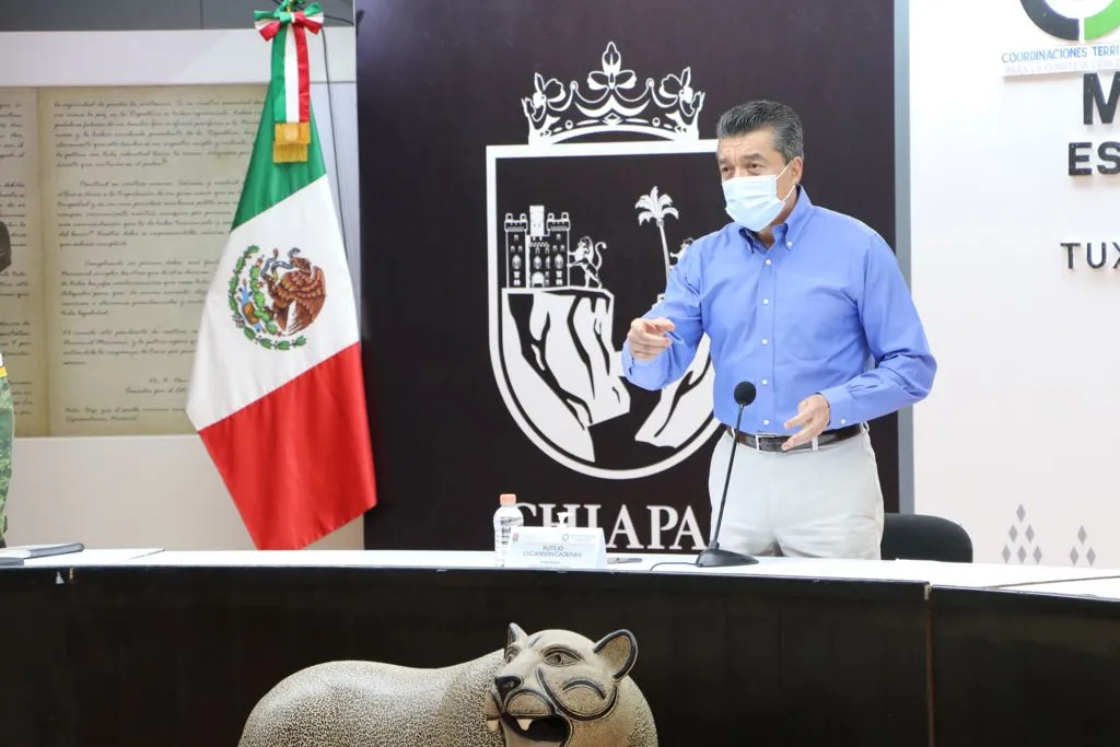 Mediante módulos, visitas domiciliarias y a bordo de automóviles avanza vacunación anti COVID-19