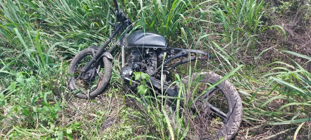 DURANTE UN RECORRIDO ENCONTRARON UNA MOTOCICLETA ABANDONADA, YA INICIARON LAS INVESTIGACIONES
