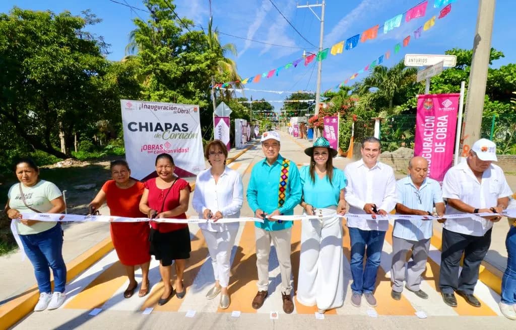 Inaugura Rutilio Escandón rehabilitación integral de calles en la Colonia Cebadilla, en Tapachula