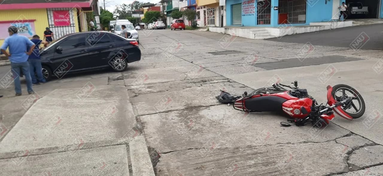 Resultó con lesiones un motociclista al ser embestido