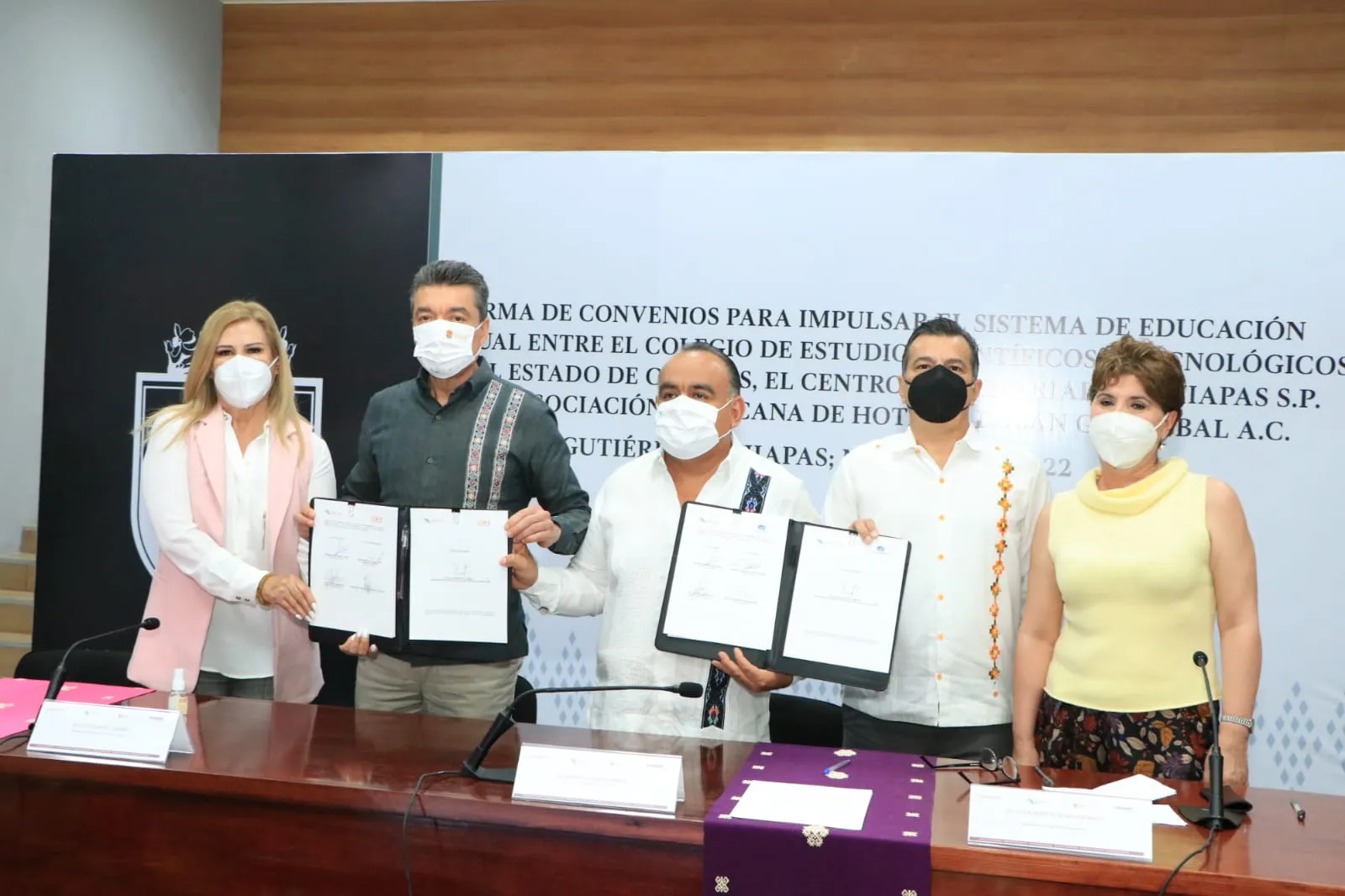 Sectores educativo y empresarial firman convenio para impulsar Sistema de Educación Dual en Chiapas