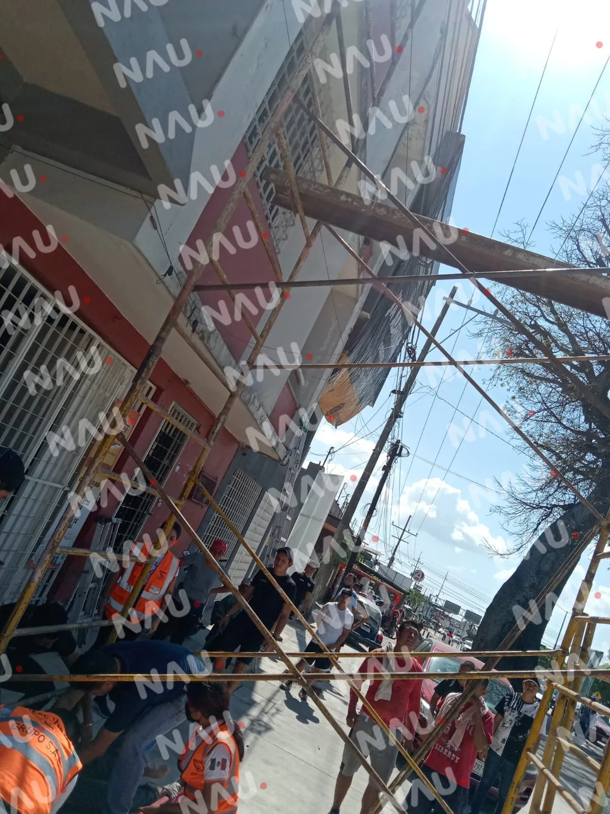 Cae de un andamio en la colonia 5 de febrero