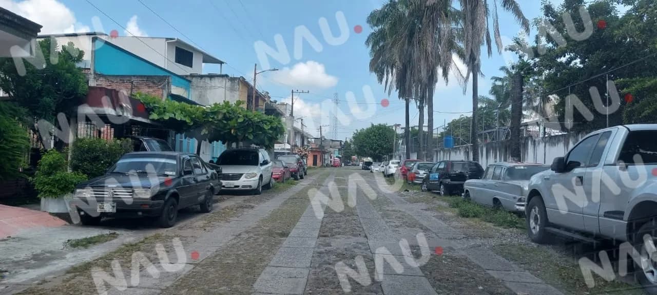 Reportan 8 vehículos abandonados en la vía pública